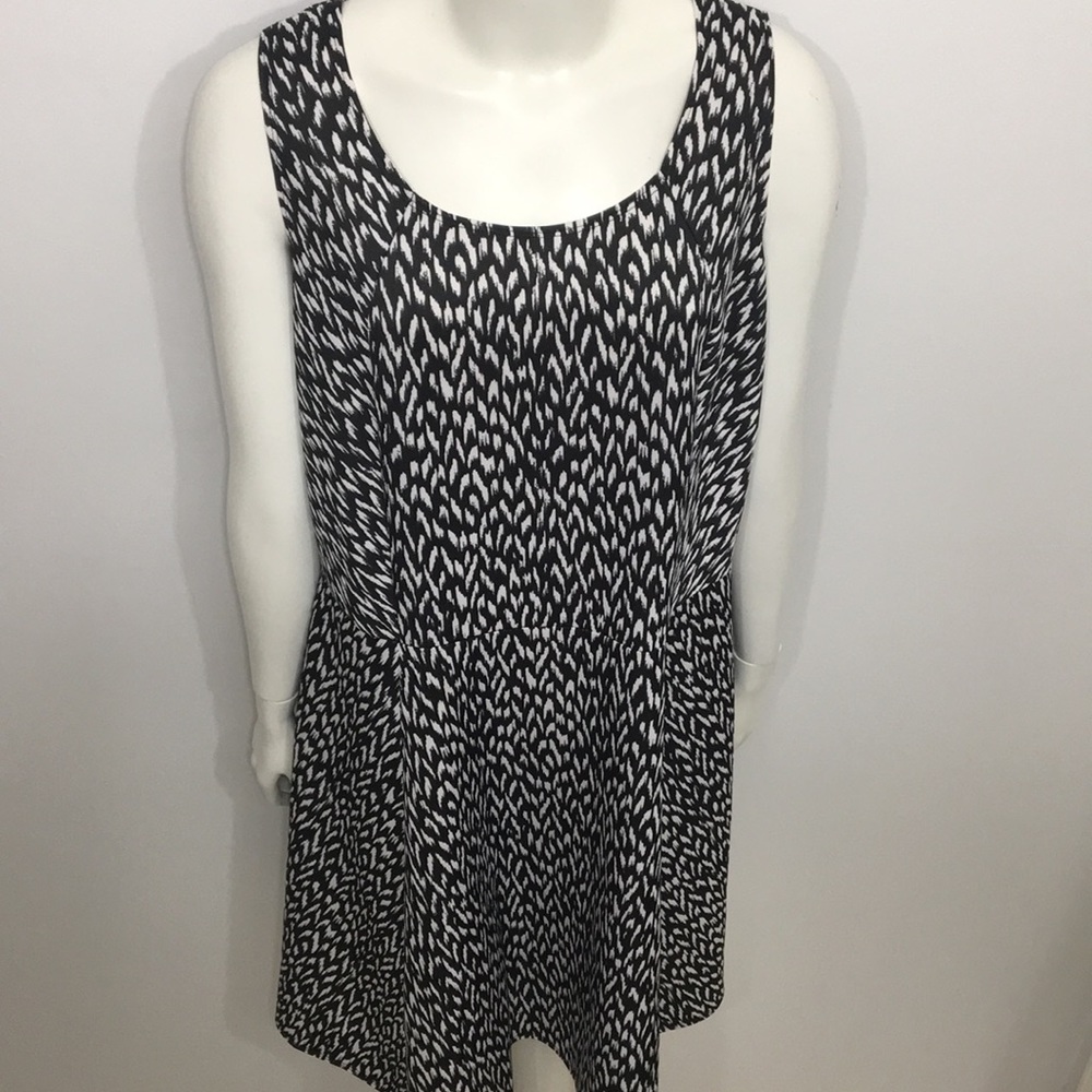 2/$25 Lori Michaels Black White Print Dress  2X